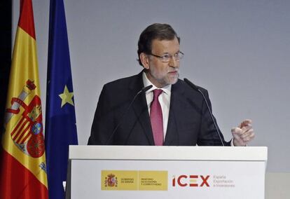 El presidente del Gobierno, Mariano Rajoy, durante su intervenci&oacute;n esta semana en la clausura hoy del Encuentro Empresarial sobre el Plan Estrat&eacute;gico de Internacionalizaci&oacute;n y Mercados Prioritarios 2014-.2015, organizado por el Consejo Empresarial de la Competitividad y la Confederaci&oacute;n Espa&ntilde;ola de Organizaciones Empresariales, en colaboraci&oacute;n con la Secretar&iacute;a de Estado de Comercio, en la sede de Telefonica en Madrid. EFE/Sergio Barrenechea