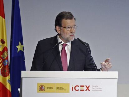 El presidente del Gobierno, Mariano Rajoy, durante su intervenci&oacute;n esta semana en la clausura hoy del Encuentro Empresarial sobre el Plan Estrat&eacute;gico de Internacionalizaci&oacute;n y Mercados Prioritarios 2014-.2015, organizado por el Consejo Empresarial de la Competitividad y la Confederaci&oacute;n Espa&ntilde;ola de Organizaciones Empresariales, en colaboraci&oacute;n con la Secretar&iacute;a de Estado de Comercio, en la sede de Telefonica en Madrid. EFE/Sergio Barrenechea