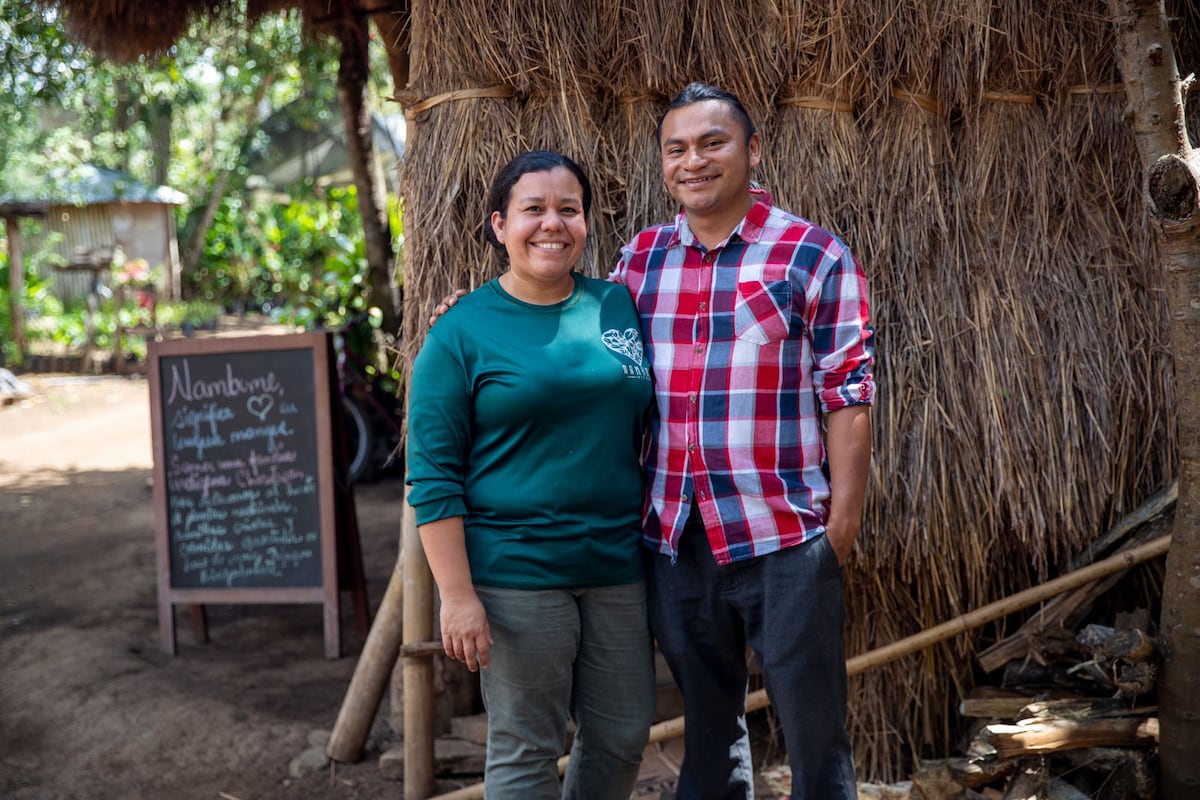 La pareja de periodistas que dejó la ciudad para cultivar la tierra y  reconectar con sus antepasados indígenas | América Futura | EL PAÍS América