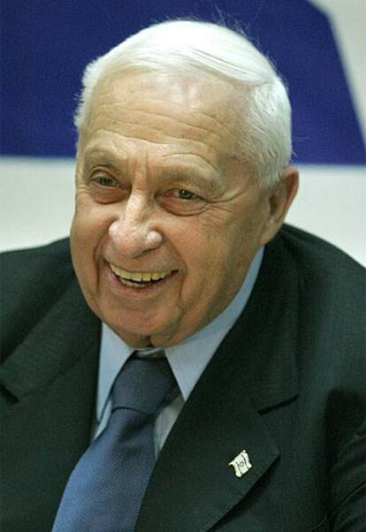 Ariel Sharon, durante una reunión del partido Likud ayer en Jerusalén.