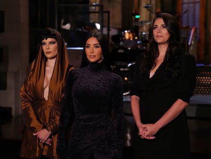 La cantante Halsey (a la izquierda), Kim Kardashian West (centro) y Cecily Strong, durante la promoción de su participación en 'Saturday Night Live'.