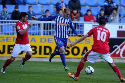 Ion Vélez ha dispuesto de una buena ocasión para marcar ante el Murcia.