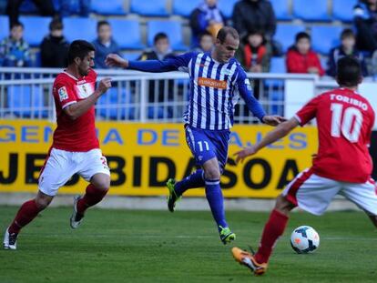 Ion Vélez ha dispuesto de una buena ocasión para marcar ante el Murcia.