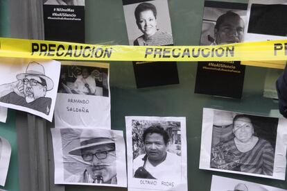 Periodistas colocaron fotos para protestar por sus colegas asesinados.