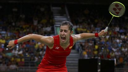 Carolina Mar&iacute;n celebra uno de los puntos contra la coreana Sung Ji Hyun.