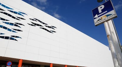 Exterior de los cines Panoramis de Alicante.