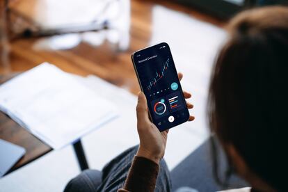 Al operar de manera completamente digital, los neobancos brindan a los clientes mayor comodidad y hacen posible el acceso a oportunidades financieras que antes solo estaban disponibles para unos pocos.