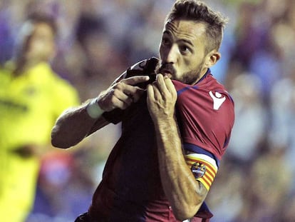 Morales celebra el gol del Levante.