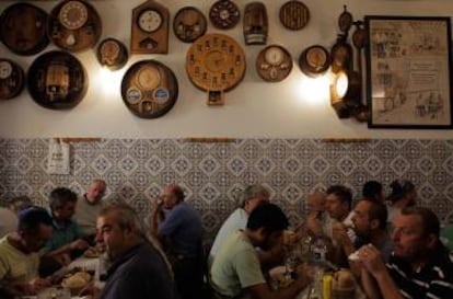 Interior del comedor de A Provinciana, en Lisboa.