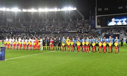 Jugadores del Real Madrid y  Gremio, antes de disputarse el partido.