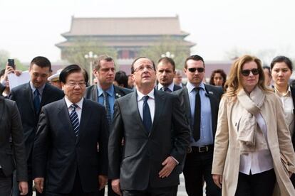 Hollande, de visita a la Ciudad Prohibida de Pekín.