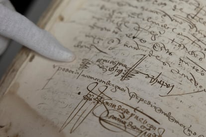 Poder firmado por Brígida Maldonado, actualmente expuesto en el Archivo Histórico Provincial de Sevilla.