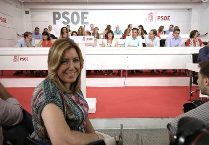 En primer termino, la presidenta de Andalucía, Susana Díaz, al fondo, Micaela Navarro, Pedro Sánchez, Cesar Luena, Patxi López.Uly Martin.