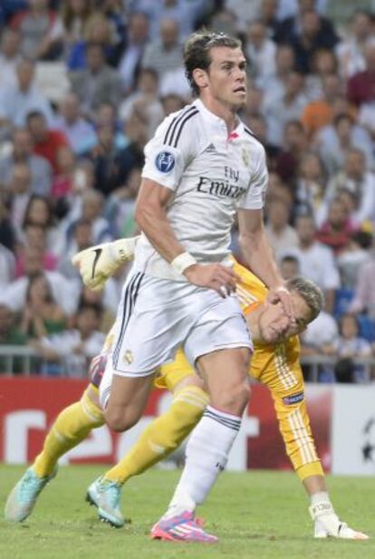 Bale, en el momento de marcar.