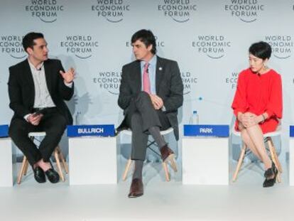 Una mesa redonda organizada por el Foro Económico Mundial y EL PAÍS en Brasil alerta de los riesgos de la desinformación para la democracia.