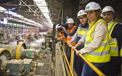 Díaz y el consejero delegado de Emed Tartessus, Isaac Querub, visitan la explotación minera de Riotinto (Huelva), el 11 de abril de 2014.