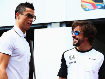 Cristiano Ronaldo, ayer con Fernando Alonso en el Gran Premio de Mónaco