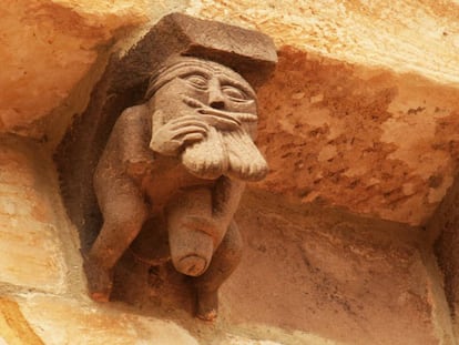 Canecillo de la colegiata de San Martín de Elines (Cantabria).