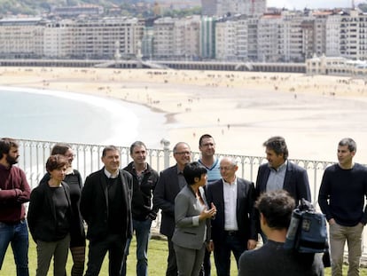 Representantes de EH Bildu y EH Bai, este sábado en el Palacio de Miramar donostiarra.