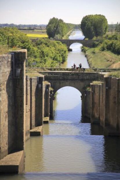 Esclusa cuádrupe en Frómista, en el canal de Castilla.