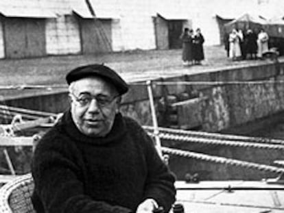 Manuel Azaña, en noviembre de 1934, en el barco prisión 'Sánchez Barcaiztegui'.