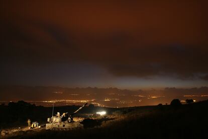 La artillería israelí atacaba objetivos de Hezbolá desde la frontera, en julio de 2006.