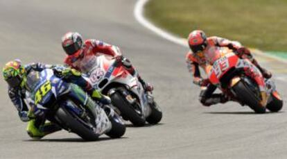 Rossi, Dovizioso y Márquez, en Le Mans.