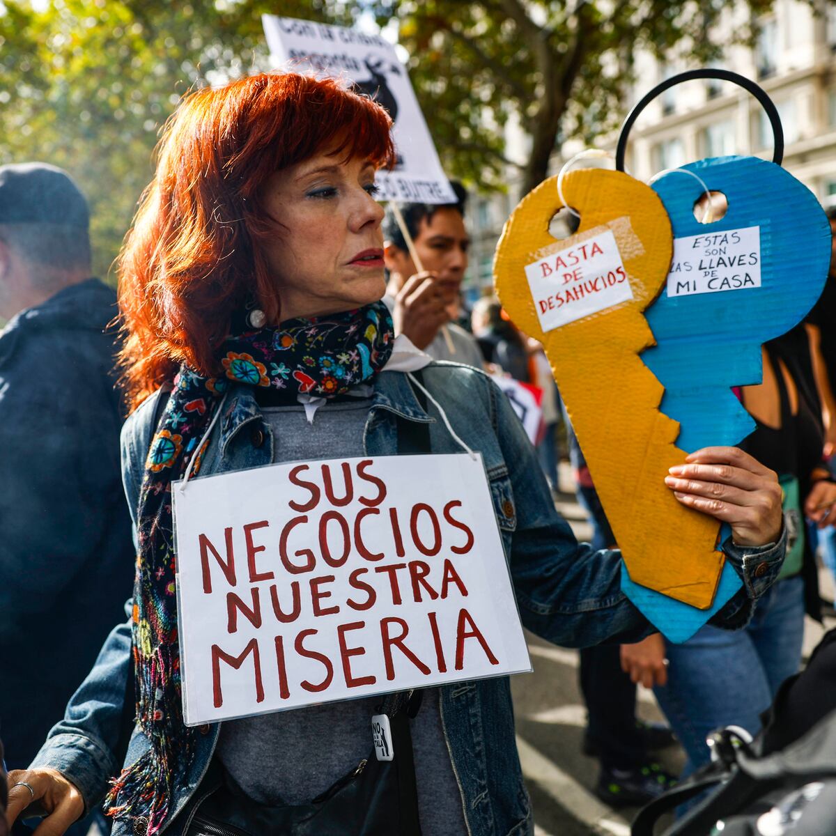 Miles de personas salen a la calle para reclamar una solución urgente a ...