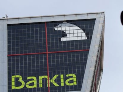 Bruselas apremia a España a privatizar Bankia y BMN