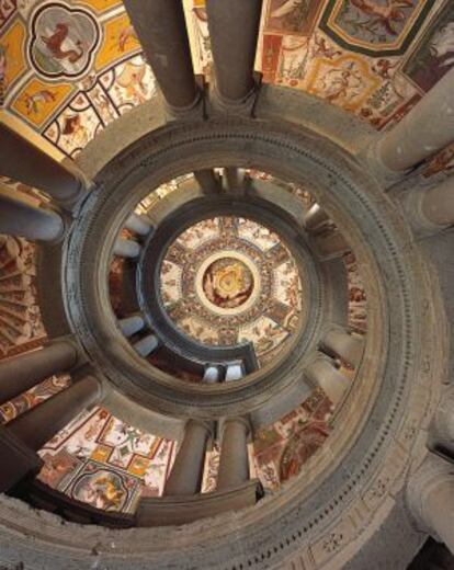 La famosa escalera de caracol del palacio Farnese, en Caprarora (a 50 kilómetros de Roma).