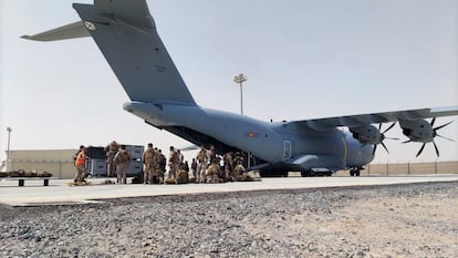 Uno de los aviones de las Fuerzas Armadas españolas que transportó a los militares y al personal de la Embajada que permanecía en Afganistán, este verano.