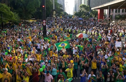 Protesta el domingo en São Paulo contra la decisión del Supremo de excarcelar a 5.000 presos incluido Lula.
