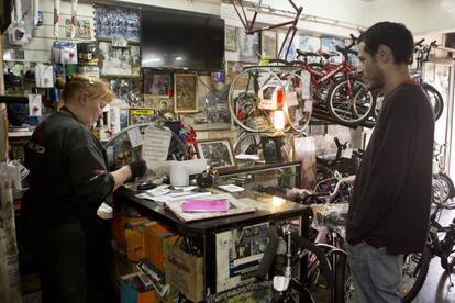 La tienda y taller de reparaciones Rodados Busato, en Buenos Aires.