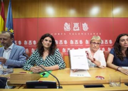 Portavoces de Ciudadanos, Podemos, PSPV y Comprom&iacute;s en la comisi&oacute;n del metro presentan sus conclusiones.