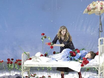 Barbara Hannigan (Gerda) y Thomas Gräßle (Kay) en el segundo acto de 'La reina de las nieves'.