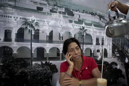 Regina Martínez, en el café La Parroquia del puerto de Veracruz 15 días antes de su muerte.