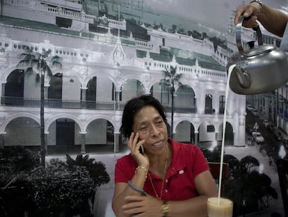 Regina Martínez, no café La Parroquia, do porto de Veracruz, 15 dias antes de ser morta.