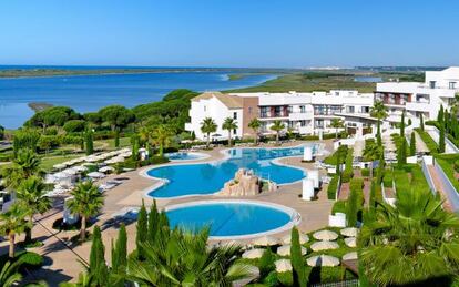 Piscinas del hotel Fuerte El Rompido, en Huelva. 