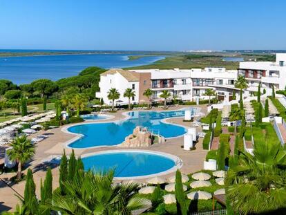 Piscinas del hotel Fuerte El Rompido, en Huelva.