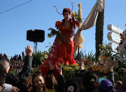 Desde el 14 de Febrero al 4 de Marzo dura este carnaval, los desfiles tienen lugar día y noche, participan más de 1.000 músicos y bailarines de todo el mundo