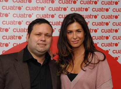 Paul Potts, ganador de la edición británica de Tienes talento, con Nuria Roca