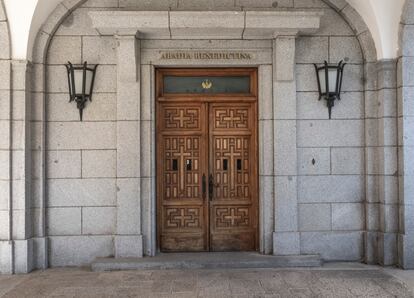 Puerta de acceso a la abadía del Valle de los Caídos, el pasado miércoles por la tarde. 