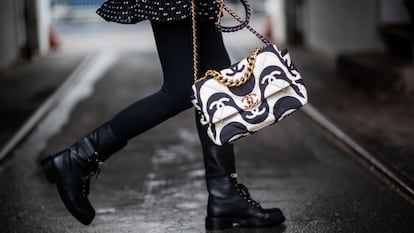 Las medias de compresión previene la hinchazón de las piernas. GETTY IMAGES.