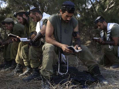 Soldados del Ejército israelí a su regreso de la Franja de Gaza.