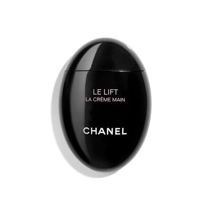 LA CREMA DE MANOS ANTIEDAD.

Nombre: Le Lift La Crème de Main, de Chanel.

¿Cómo funciona? Formulada como un tratamiento antiedad específico para las manos, contiene concentrado botánico de alfalfa, tan eficaz como el retinol pero más suave para la piel, que se combina con la acción aclaradora del extracto natural de regaliz, y tres poderosos nutrientes: las ceras de mimosa, jojoba y girasol. El resultado es el de una piel más lisa y rellena, con menos manchas.