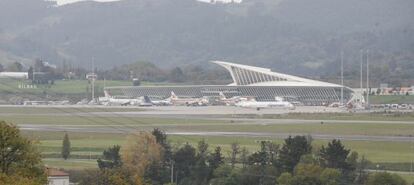 Vista panorámica del aeropuerto de Loiu- Bilbao