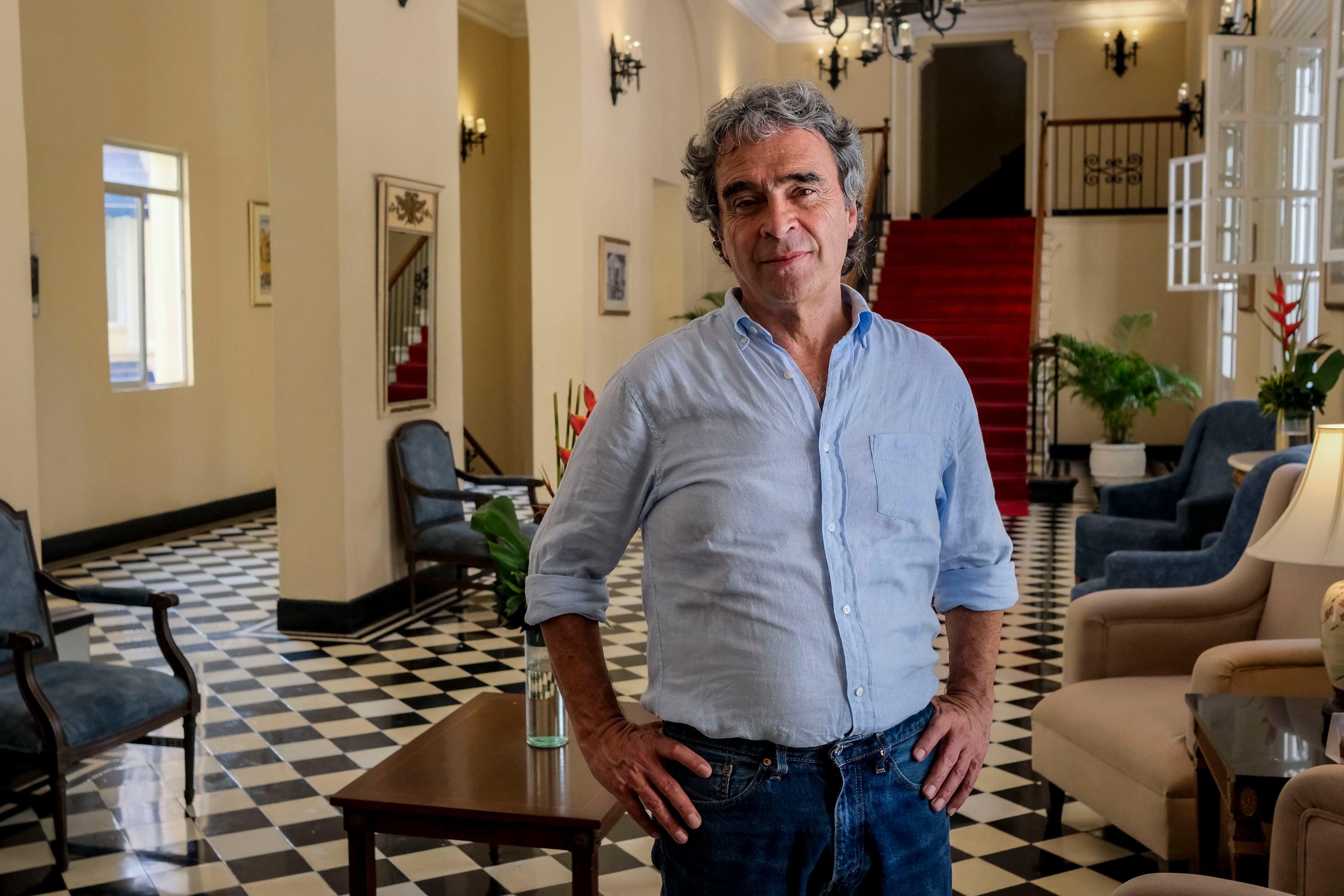 Fajardo exige el fin de la polarización y el odio, mientras esquiva decantarse por Cepeda o De la Espriella para la segunda vuelta