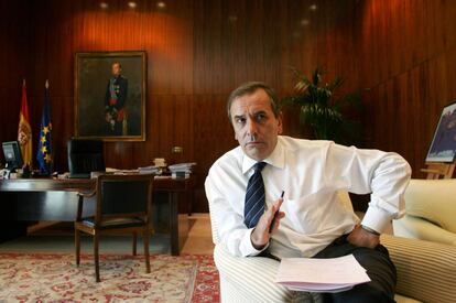 En la imagen, entrevista con el exministro de Defensa José Antonio Alonso en 2006.