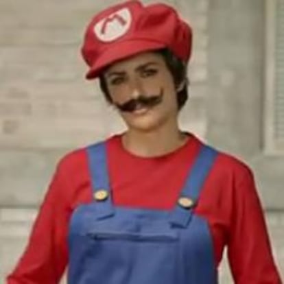 La actriz Penélope Cruz disfrazada de Mario Bross