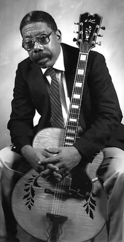 El guitarrista de jazz Jimmy Ponder.